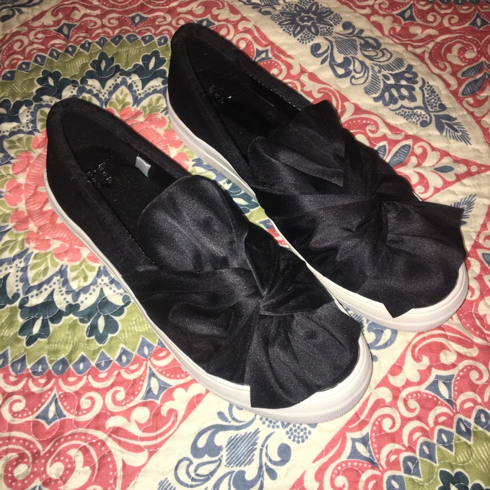 Black 🎀 Sneakers